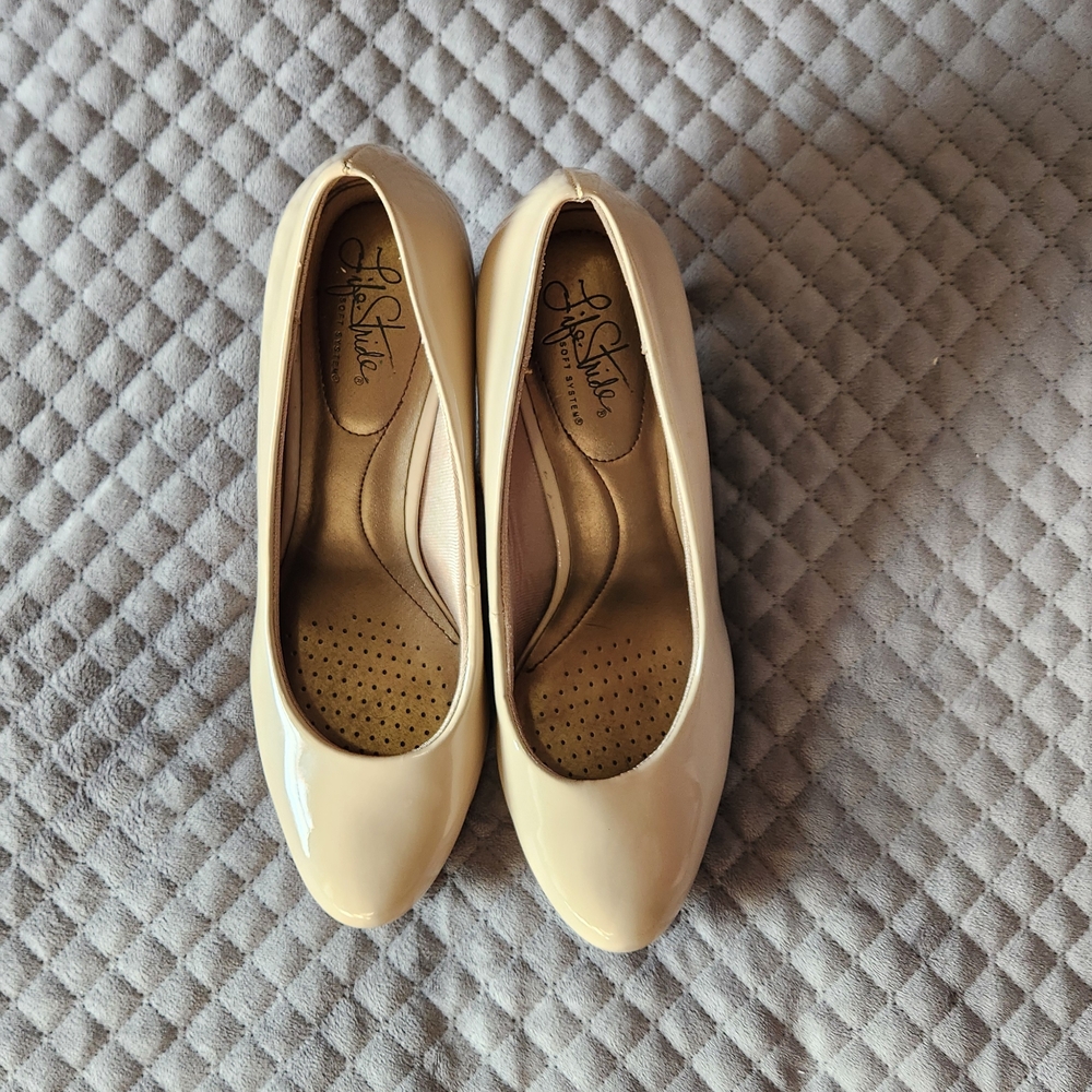 Life Stride Elegant Beige Heels